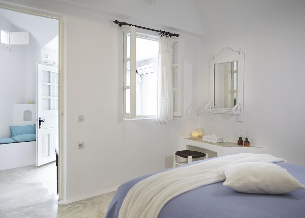 Altana Heritage Suites Imerovígli Szoba fotó