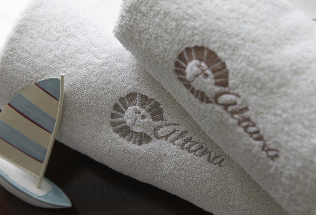 Altana Heritage Suites Imerovígli Szoba fotó